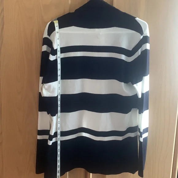 New womens sweater size Large - Picture 2 of 5